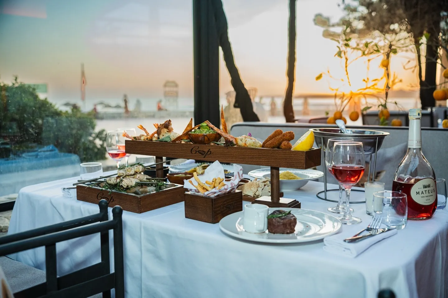 A terrace table set above the sea at Coup de Foudre