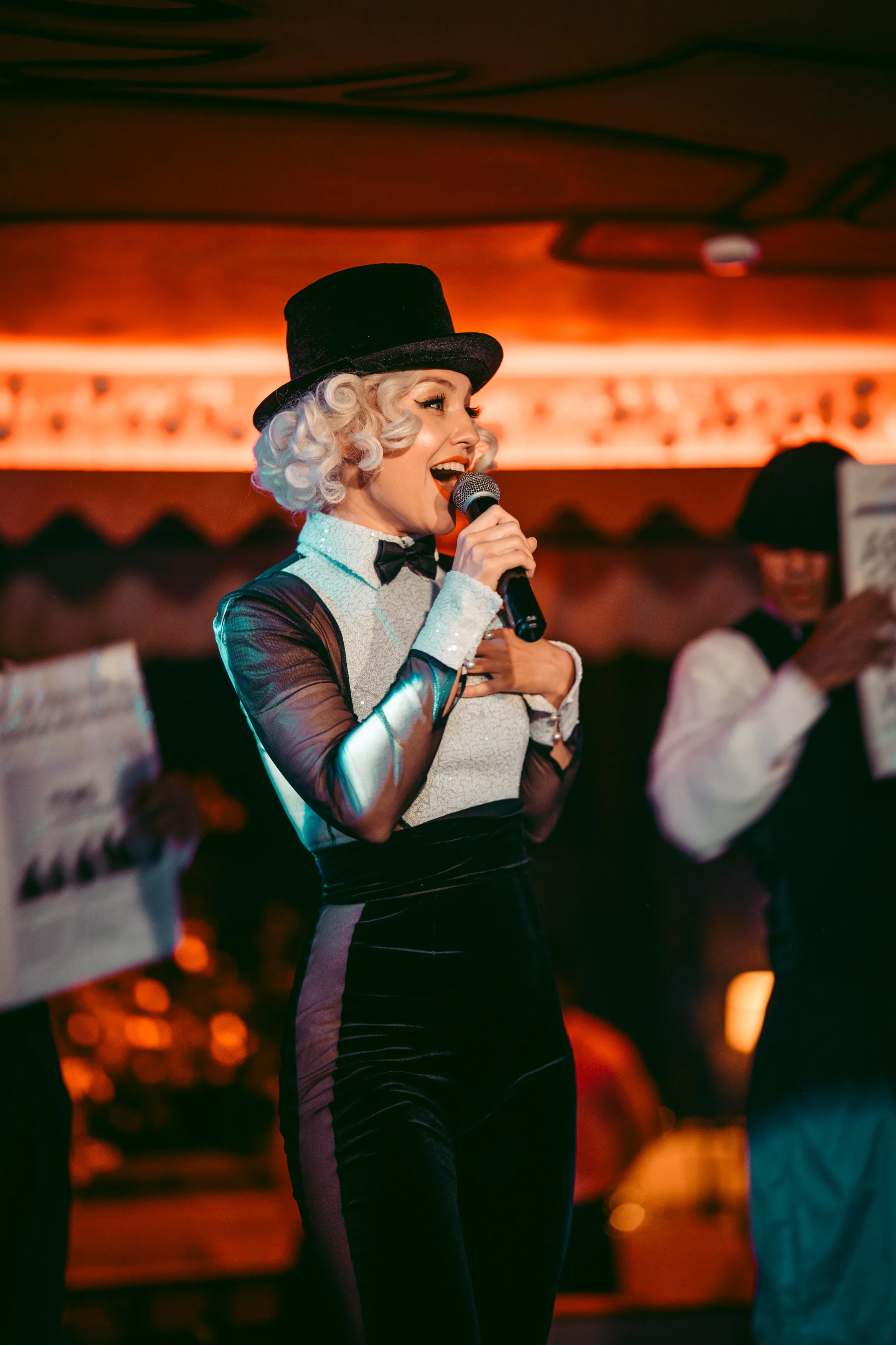 Spectacle cabaret chanteuse scène